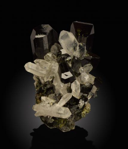 Epidote and Quartz<br />Prince of Wales Island, Ketchikan District, Prince of Wales-Outer Ketchikan Borough, Alaska, USA<br />5.5 cm<br /> (Author: dontgogreen)