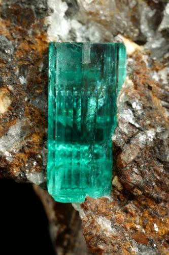 Beryl (variety emerald), Calcite<br />Chivor mining district, Buena Vista Mine, Municipio Ubalá, Eastern Emerald Belt, Cundinamarca Department, Colombia<br />44x55x36mm, xl=13mm<br /> (Author: Fiebre Verde)