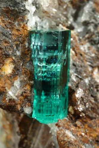 Beryl (variety emerald), Calcite<br />Chivor mining district, Buena Vista Mine, Municipio Ubalá, Eastern Emerald Belt, Cundinamarca Department, Colombia<br />44x55x36mm, xl=13mm<br /> (Author: Fiebre Verde)