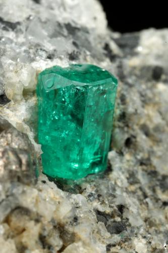 Beryl (variety emerald), Calcite<br />La Pita mining district, Cunas Mine, Municipio Maripí, Western Emerald Belt, Boyacá Department, Colombia<br />27x33x35mm, xl=9mm<br /> (Author: Fiebre Verde)