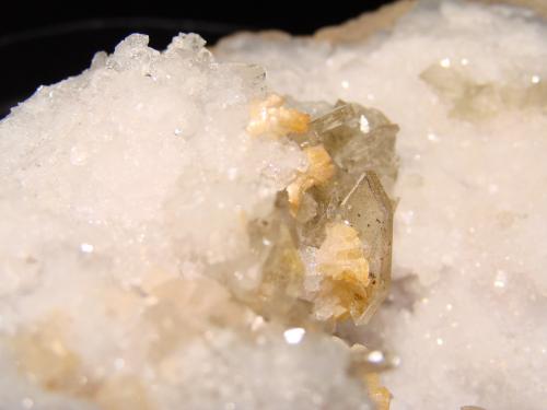 Baryte and Dolomite on Quartz<br />State Route 37 road cuts, Harrodsburg, Clear Creek Township, Monroe County, Indiana, USA<br />the largest Baryte is 2 cm<br /> (Author: Bob Harman)