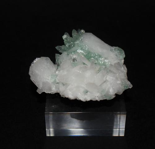 Fluorapophyllite-(K) and Stilbite-Ca<br />Pashan Hills, Khadakwasla Dam, Pashan, Pune District (Poonah District), Maharashtra, India<br />50mm x 50mm x 30mm<br /> (Author: Philippe Durand)