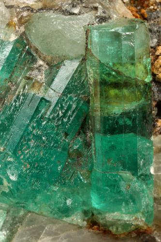 Beryl (variety emerald), Calcite<br />Chivor mining district, Municipio Chivor, Eastern Emerald Belt, Boyacá Department, Colombia<br />90x73x63mm, main xl=33mm<br /> (Author: Fiebre Verde)