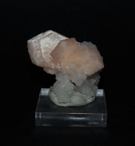 Stilbite-Ca<br />Distrito Pune (Distrito Poonah), Maharashtra, India<br />45mm x 40mm x 35mm<br /> (Author: Philippe Durand)