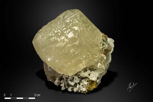 Calcite on Fluorite<br />Moscona Mine, El Llano, Solís, Corvera de Asturias, Comarca Avilés, Principality of Asturias (Asturias), Spain<br />170 x 140 mm<br /> (Author: Manuel Mesa)