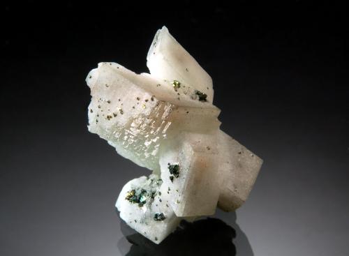 Dolomite<br />Timmins area, Cochrane District, Ontario, Canada<br />1.8 x 2.3 cm<br /> (Author: crosstimber)