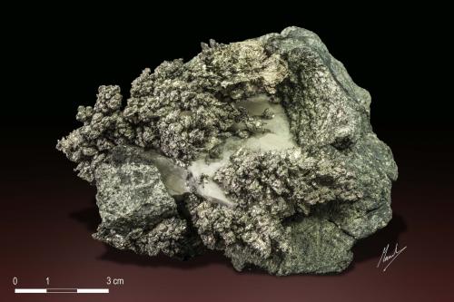 Silver<br />Tamdrost Mine, Bou Azzer mining district, Zagora Province, Drâa-Tafilalet Region, Morocco<br />112 x 92 mm<br /> (Author: Manuel Mesa)