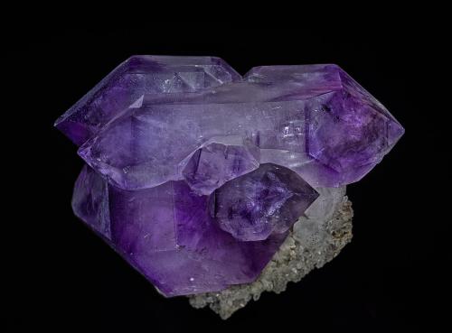 Quartz (variety amethyst)<br />Charlies Creek (Charles Creek), Towns County, Georgia, USA<br />6.0 x 4.1 cm<br /> (Author: am mizunaka)