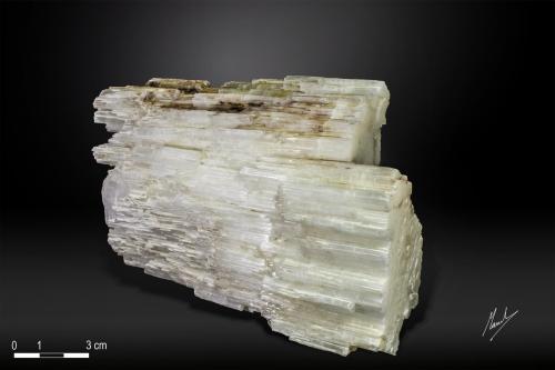 Beryllonite<br />Shengus (Shingus), Roundu District, Gilgit-Baltistan (Northern Areas), Pakistan<br />160 X 110 mm<br /> (Author: Manuel Mesa)