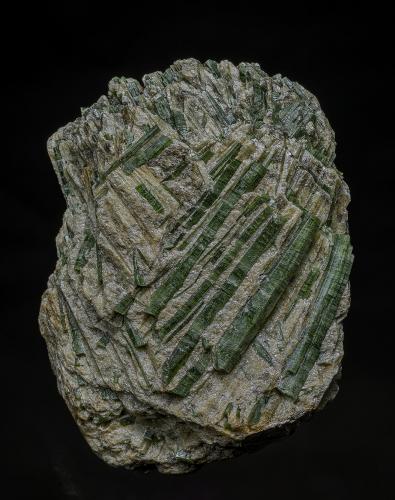 Actinolite<br />Irazuyama (Iratsuyama), Doi, Shikokuchuo City, Ehime Prefecture, Shikoku Island, Japan<br />6.1 x 8.5 cm<br /> (Author: am mizunaka)