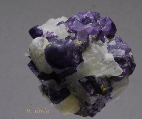 Espinela<br />Ali Abad, Valle Hunza, Distrito Nagar, Gilgit-Baltistan (Áreas del Norte), Paquistán<br />3 x 3 cm<br /> (Autor: Ricardo Fimia)