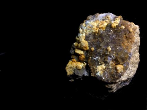 Fluorita y Barita<br />Ulldemolins, Comarca Priorat, Tarragona, Cataluña / Catalunya, España<br />5x4cm<br /> (Autor: Obsi)