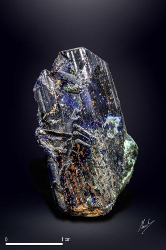 Azurite<br />Shaft IX (Puit IX), Touissit, Touissit District, Jerada Province, Oriental Region, Morocco<br />32 x 17 mm<br /> (Author: Manuel Mesa)