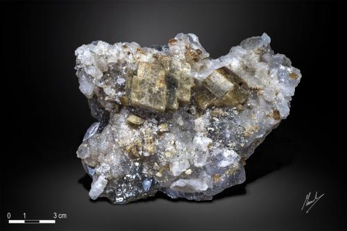 Siderite on Quartz<br />Hachupa, Shigar District, Gilgit-Baltistan (Northern Areas), Pakistan<br />147 x 112 mm<br /> (Author: Manuel Mesa)