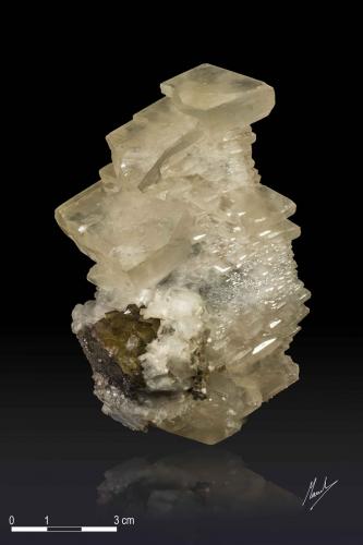 Calcita sobre Fluorita<br />Moscona Mine, El Llano, Solís, Corvera de Asturias, Comarca Avilés, Principality of Asturias (Asturias), Spain<br />95 x 60 mm<br /> (Autor: Manuel Mesa)