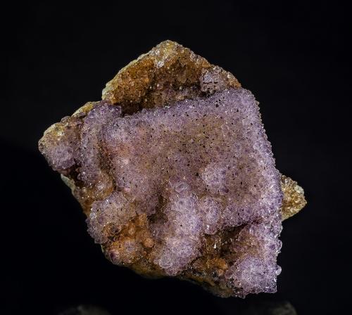 Quartz (variety amethyst)<br />Boekenhoutshoek area, Mkobola, Nkangala District, Mpumalanga Province, South Africa<br />6.2 x 4.9 cm<br /> (Author: am mizunaka)
