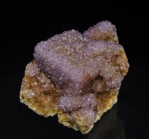 Quartz (variety amethyst)<br />Boekenhoutshoek area, Mkobola, Nkangala District, Mpumalanga Province, South Africa<br />6.2 x 4.9 cm<br /> (Author: am mizunaka)