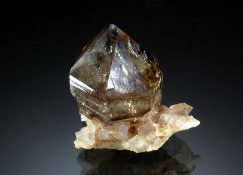 Quartz<br />Mooralla, Southern Grampians Shire, Victoria, Australia<br />2.2 x 2.5 cm<br /> (Author: crosstimber)