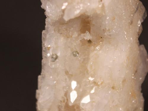 Cookeite, Quartz<br />Stand-on-Your-Head No. 1 Mine, Bland, Saline County, Arkansas, USA<br />116 mm x 56 mm x 42 mm<br /> (Author: Don Lum)