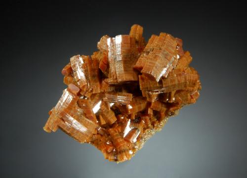 Vanadinite<br />Mibladen (distrito minero Mibladen), Midelt, Provincia Midelt, Región Drâa-Tafilalet, Marruecos<br />1.7 x 2.4 cm<br /> (Author: crosstimber)