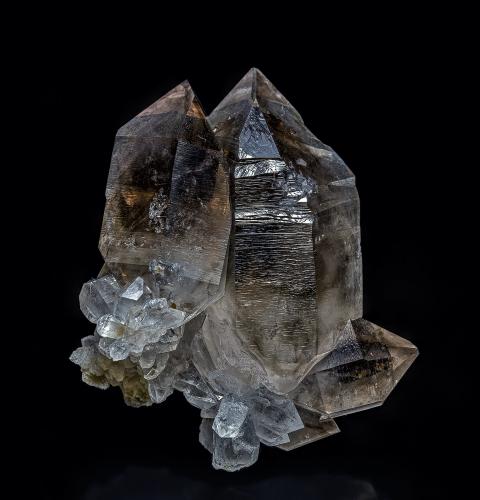 Quartz (variety smoky quartz)<br />Reel Mine, Iron Station, Lincoln County, North Carolina, USA<br />3.6 x 3.1 cm<br /> (Author: am mizunaka)
