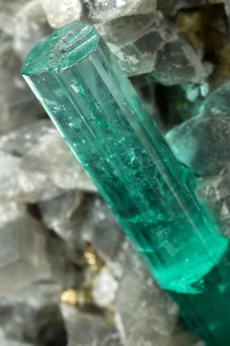 Beryl (variety emerald), Albite (variety cleavelandite), Dolomite, Pyrite<br />Chivor mining district, Palo Arañado Mine, Municipio Chivor, Eastern Emerald Belt, Boyacá Department, Colombia<br />109x41x64mm, main xl=34mm<br /> (Author: Fiebre Verde)