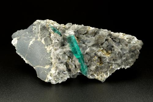 Beryl (variety emerald), Albite (variety cleavelandite), Dolomite, Pyrite<br />Chivor mining district, Palo Arañado Mine, Municipio Chivor, Eastern Emerald Belt, Boyacá Department, Colombia<br />109x41x64mm, main xl=34mm<br /> (Author: Fiebre Verde)