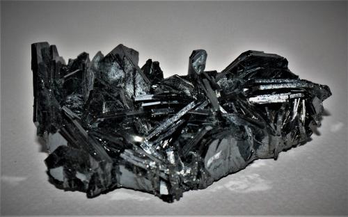 Hematite<br />Gouveia, Minas Gerais, Brazil<br />80mm x 40mm x 20mm<br /> (Author: Philippe Durand)