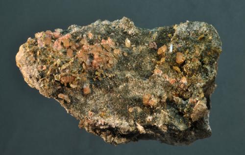 Fluorapatito<br />Cantera Oficarsa, Cerro de las Culebras, Carchelejo, Cárcheles, Comarca Sierra Mágina, Jaén, Andalucía, España<br />7 x 4 cm<br /> (Autor: Ricardo Fimia)