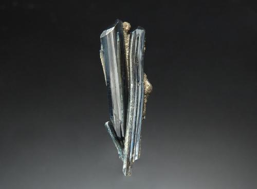 Stibnite<br />Mina Socavón (Mina La Salvadora), Ciudad de Oruro, Provincia Cercado, Departamento Oruro, Bolivia<br />0.9 x 2.6 cm<br /> (Author: crosstimber)