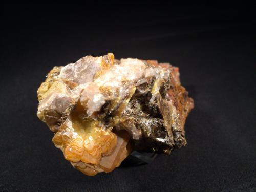 Wulfenite<br />Mina Glove, Grupo minero Glove Mine, Sierra Devil's Cash Box, Cañón Cottonwood, Amado, Distrito Tyndall, Condado Santa Cruz, Arizona, USA<br />115 mm x 75 mm x 45 mm<br /> (Author: Robert Seitz)