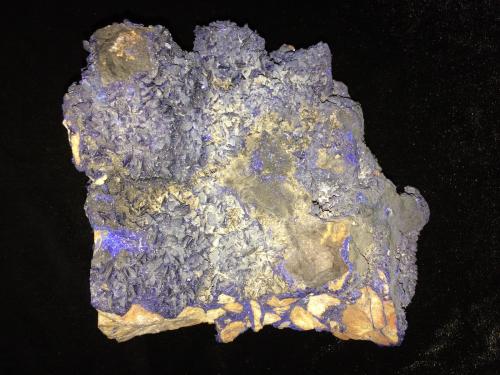 Azurite<br />Czar Mine, Copper Queen Mine, Queen Hill, Bisbee, Warren District, Mule Mountains, Cochise County, Arizona, USA<br />160 mm x 150 mm x 120 mm<br /> (Author: Robert Seitz)