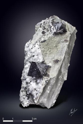 Scheelite<br />Piaotang Mine, Dayu, Ganzhou Prefecture, Jiangxi Province, China<br />95 x 46 mm<br /> (Author: Manuel Mesa)