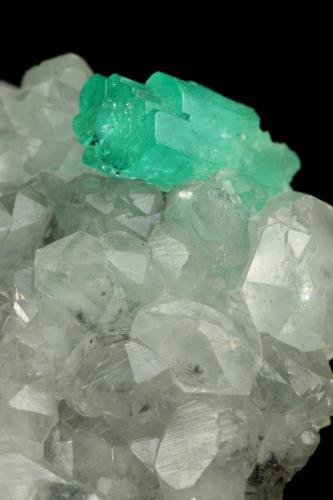 Beryl (variety emerald), Calcite, Quartz<br />Muzo mining district, Western Emerald Belt, Boyacá Department, Colombia<br />71x49x20mm, aggregate=15x9mm<br /> (Author: Fiebre Verde)