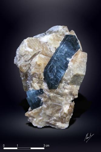 Apatite<br />Slyudyanka (Sludyanka), Lake Baikal area, Irkutsk Oblast, Zabaykalsky Krai, Russia<br />77 X 46 mm<br /> (Author: Manuel Mesa)