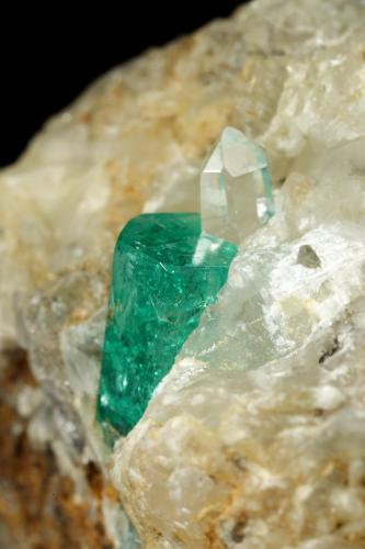 Beryl (variety emerald), Calcite, Quartz<br />Peñas Blancas Mine, Municipio San Pablo de Borbur, Western Emerald Belt, Boyacá Department, Colombia<br />52x32x40mm, main xl=10mm<br /> (Author: Fiebre Verde)