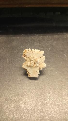 Aragonito<br />Merindad de Río Ubierna, Comarca Alfoz de Burgos, Burgos, Castilla y León, España<br />3.5 x 2.5 x 0.5 cm<br /> (Autor: Toño P)