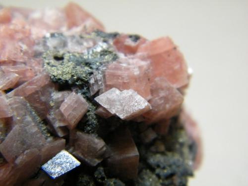 Smithsonite and Pyrite<br />Mina Tsumeb, Tsumeb, Región Otjikoto, Namibia<br />65mm x 70mm x 60mm<br /> (Author: Heimo Hellwig)