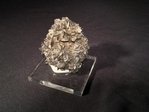 Descloizite<br />Berg Aukas, Grootfontein District, Otjozondjupa Region, Namibia<br />47 mm  x 47 mm x 30 mm<br /> (Author: Robert Seitz)