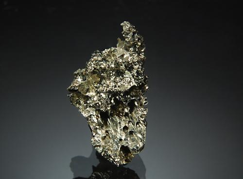 Pyrite<br />Concesión Purple Hope No. 4, Green Ridge, Condado King, Washington, USA<br />1.5 x 2.6 cm<br /> (Author: crosstimber)