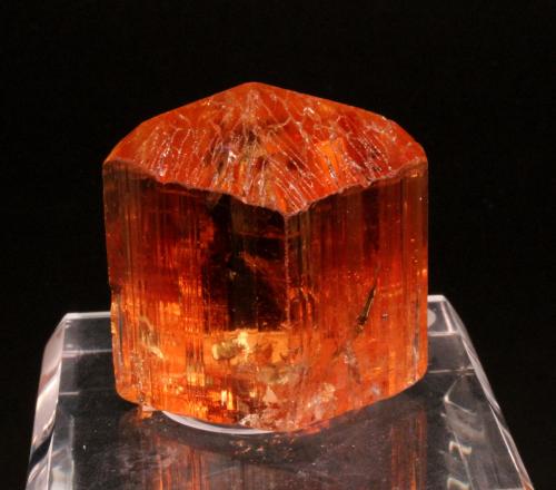 Topaz<br />Mina do Vermelhão, Ouro Preto, Minas Gerais, Brasil<br />35mm x 34mm x 25mm<br /> (Author: Don Lum)