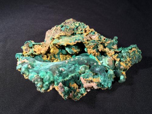 Malachite, Pyromorphite, Cerussite<br />Brown's open pit, Rum Jungle, Batchelor, Coomalie Shire, Northern Territory, Australia<br />100 mm x 90 mm x 30 mm<br /> (Author: Robert Seitz)