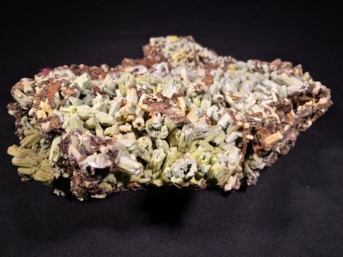 Plumbogummite after Pyromorphite<br />Zona Yangshuo / Laohu, Montes Haiyang, Prefectura Guilin, Región Autónoma Guangxi Zhuang, China<br />165 mm x 130 mm x 65 mm<br /> (Author: Robert Seitz)