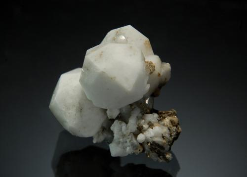 Analcime<br />Cantera Poudrette, Mont Saint-Hilaire, La Vallée-du-Richelieu RCM, Montérégie, Québec, Canadá<br />2.0 x 2.3 cm<br /> (Author: crosstimber)
