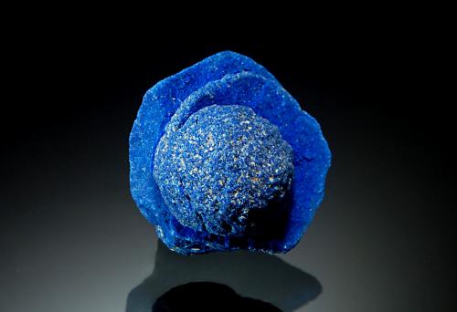 Azurite<br />Concesión Lost Lake, Mina Nacimiento, San Pablo, Cuba, Condado Sandoval, New Mexico, USA<br />1.6 x 1.8 cm<br /> (Author: crosstimber)