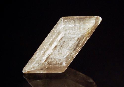 Gypsum<br />West Branch Meander Creek, Ellsworth, Mahoning County, Ohio, USA<br />1.2 x 3.0 cm<br /> (Author: crosstimber)