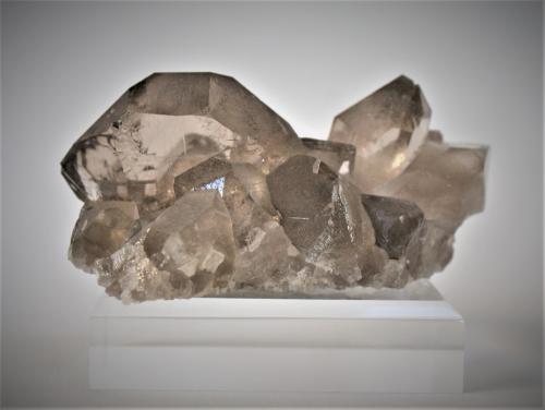 Quartz (variety smoky and gwindel)<br />Col des cristaux, Bassin du Talèfre, Mont Blanc Massif, Chamonix, Haute-Savoie, Auvergne-Rhône-Alpes, France<br />100mm x 70mm x 45mm<br /> (Author: Philippe Durand)