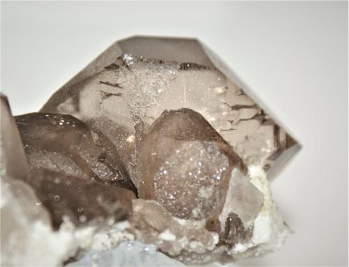 Quartz (variety smoky and gwindel)<br />Col des cristaux, Bassin du Talèfre, Mont Blanc Massif, Chamonix, Haute-Savoie, Auvergne-Rhône-Alpes, France<br />100mm x 70mm x 45mm<br /> (Author: Philippe Durand)