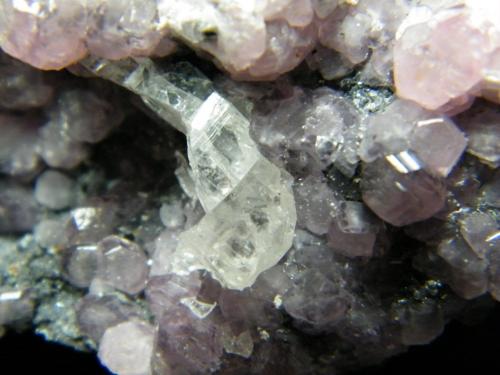 Smithsonite and Cerussite<br />Mina Tsumeb, Tsumeb, Región Otjikoto, Namibia<br />95mm x 40mm x 35mm<br /> (Author: Heimo Hellwig)