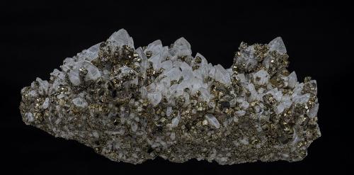 Quartz, Pyrite<br />Oppu Mine, Nishimeya-mura, Nakatsugaru District, Aomori Prefecture, Tohoku Region, Honshu Island, Japan<br />19.5 x 9.6 cm<br /> (Author: am mizunaka)